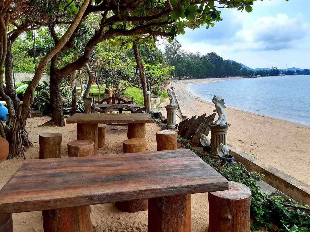 จังเกิลเบย์ รีสอร์ท (Jungle Bay Resort)
