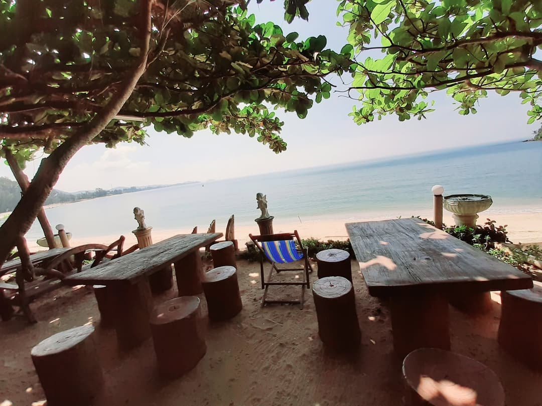 จังเกิลเบย์ รีสอร์ท (Jungle Bay Resort)