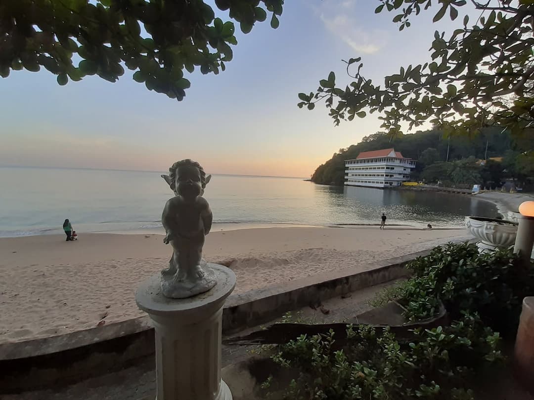 จังเกิลเบย์ รีสอร์ท (Jungle Bay Resort)