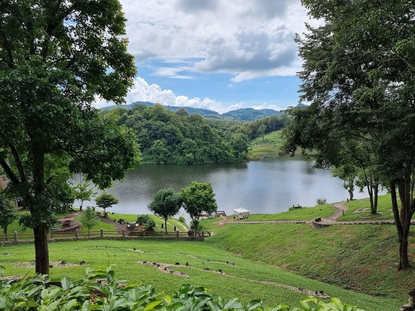 น่าน วอเตอร์ไซด์ ห้องบนเนิน (Nan Waterside Hong Bon Nern)