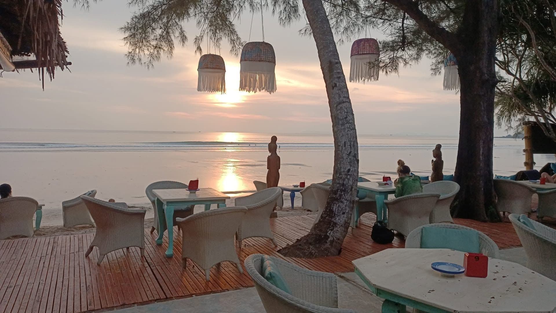 แบมบู บังกะโล (Bamboo Bungalows)